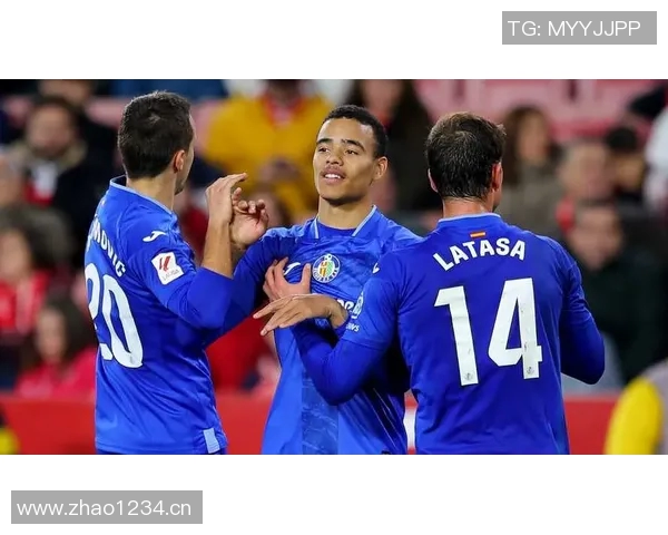 塞维利亚主帅因战绩不佳遭解职,球队迎来新帅重振雄风 塞维利亚主帅因战绩不佳遭解职,球队迎来新帅重振雄风